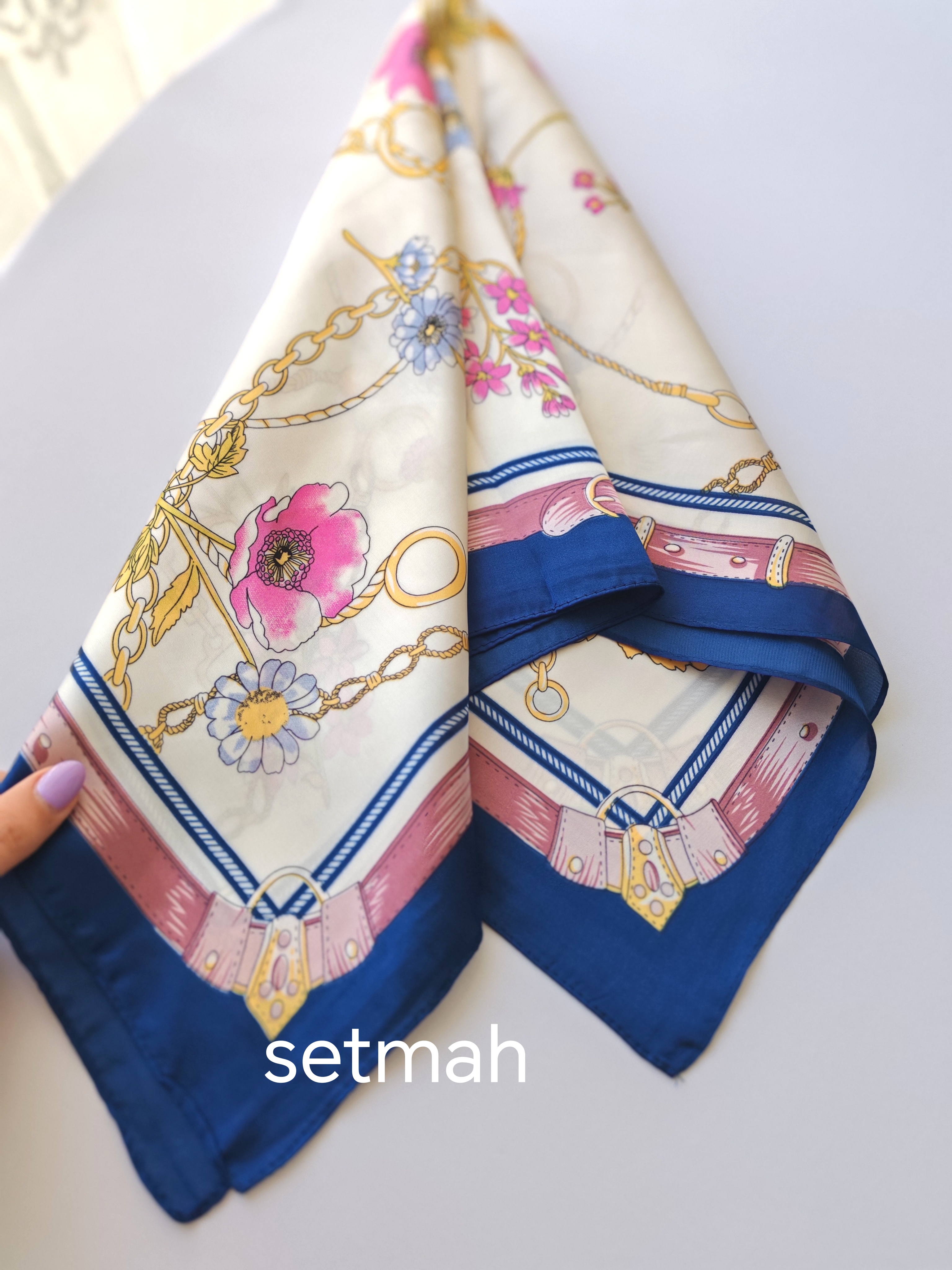 مینی اسکارف ابریشمی وارداتی ترند طرح گل و زنجیر تخفیف ویژه