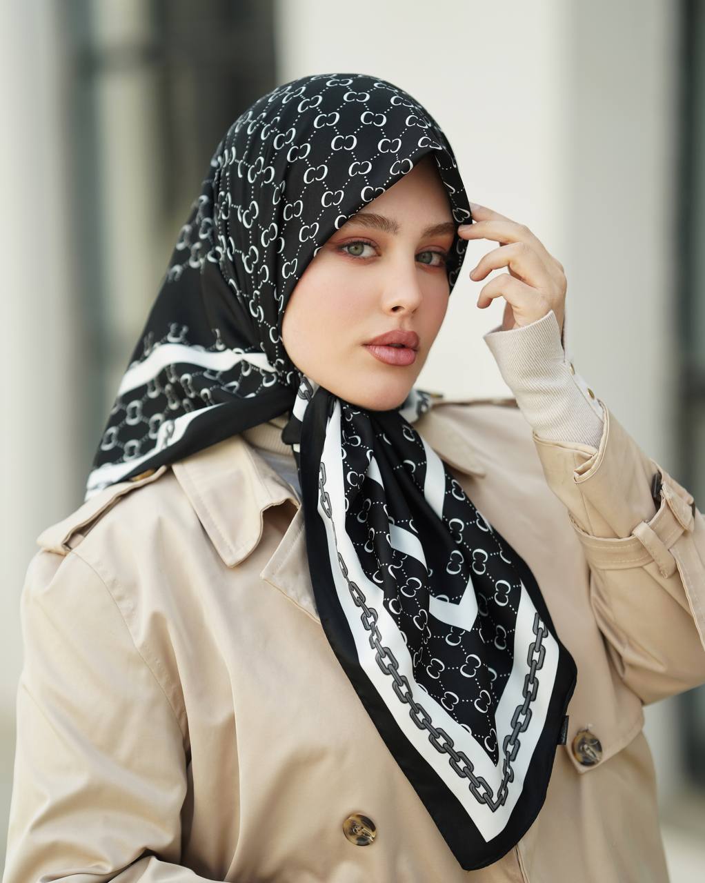 روسری ابریشم توییل مشکی قواره 90 وارداتی طرح گوچی